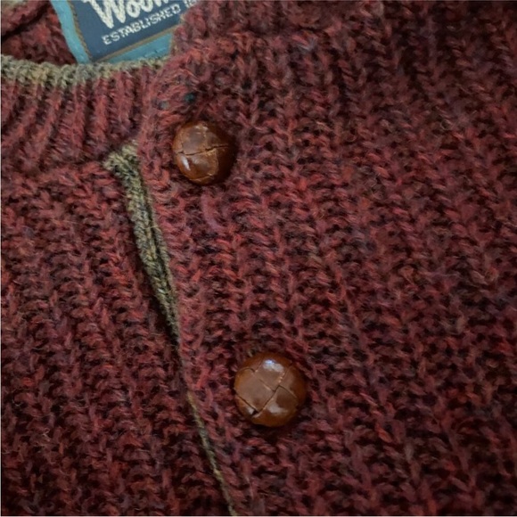 🍷Vintage Woolrich Wool Henley Knit Burgundy Sweater🍷 - Picture 5 of 9